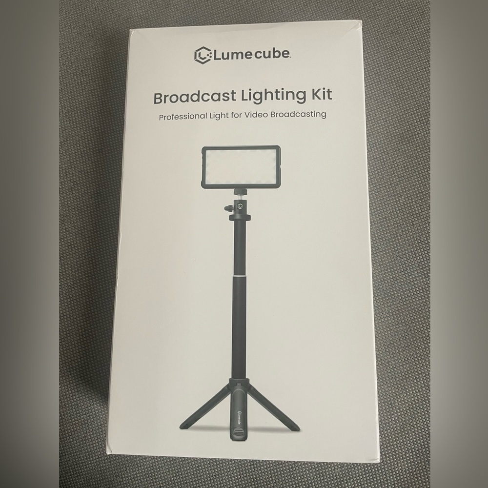 Lumecube broadcast lighting kit
